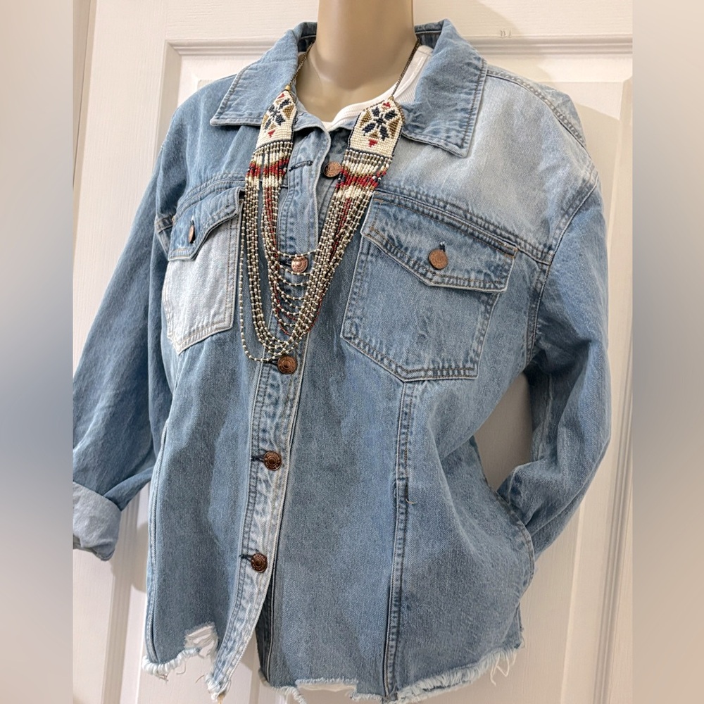 ARIZONA JEAN COMPANY | Distressed Denim SHIRT JACKET | MED |